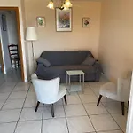Le Lavandou, Rez De Jardin Dans Villa, 300 M Plages, Vue Mer, 5 Couchages * Le Lavandou