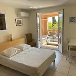 Apartman Le Lavandou, Rez De Jardin Dans Villa, 300 M Plages, Vue Mer, 5 Couchages *