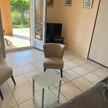 Apartman Le Lavandou, Rez De Jardin Dans Villa, 300 M Plages, Vue Mer, 5 Couchages *