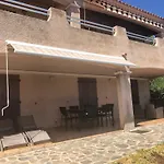 Le Lavandou, Rez De Jardin Dans Villa, 300 M Plages, Vue Mer, 5 Couchages Apartment *