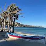 Le Lavandou, Rez De Jardin Dans Villa, 300 M Plages, Vue Mer, 5 Couchages * Le Lavandou