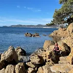Apartment Le Lavandou, Rez De Jardin Dans Villa, 300 M Plages, Vue Mer, 5 Couchages Le Lavandou