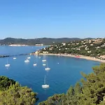 Le Lavandou, Rez De Jardin Dans Villa, 300 M Plages, Vue Mer, 5 Couchages *