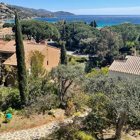 Le Lavandou, Rez De Jardin Dans Villa, 300 M Plages, Vue Mer, 5 Couchages * Le Lavandou