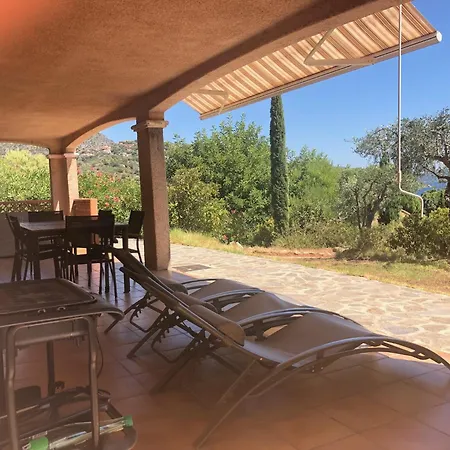 Appartement Le Lavandou, Rez De Jardin Dans Villa, 300 M Plages, Vue Mer, 5 Couchages *