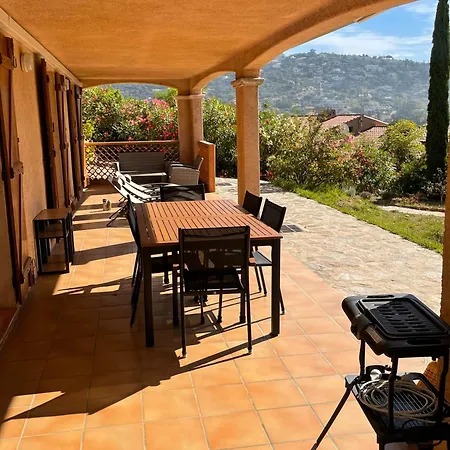 Le Lavandou, Rez De Jardin Dans Villa, 300 M Plages, Vue Mer, 5 Couchages Appartement