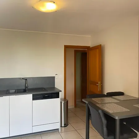 Le Lavandou, Rez De Jardin Dans Villa, 300 M Plages, Vue Mer, 5 Couchages Le Lavandou