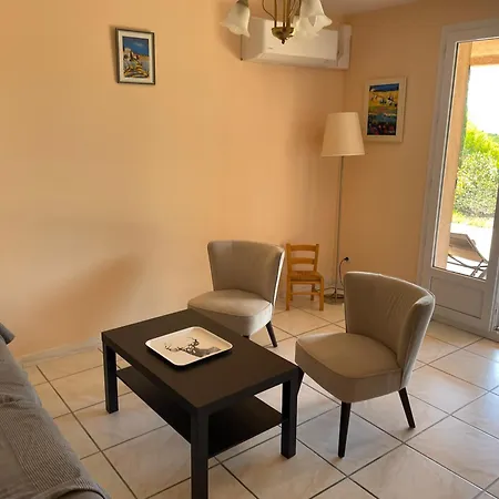 Le Lavandou, Rez De Jardin Dans Villa, 300 M Plages, Vue Mer, 5 Couchages *