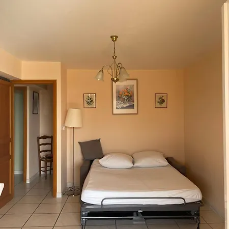 Appartement Le Lavandou, Rez De Jardin Dans Villa, 300 M Plages, Vue Mer, 5 Couchages Le Lavandou