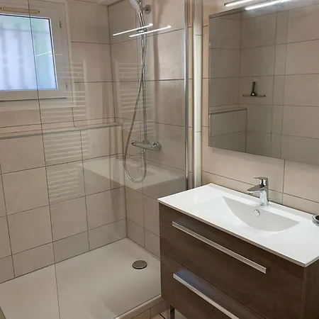 Le Lavandou, Rez De Jardin Dans Villa, 300 M Plages, Vue Mer, 5 Couchages Appartement *