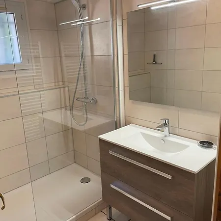 Le Lavandou, Rez De Jardin Dans Villa, 300 M Plages, Vue Mer, 5 Couchages Appartement *