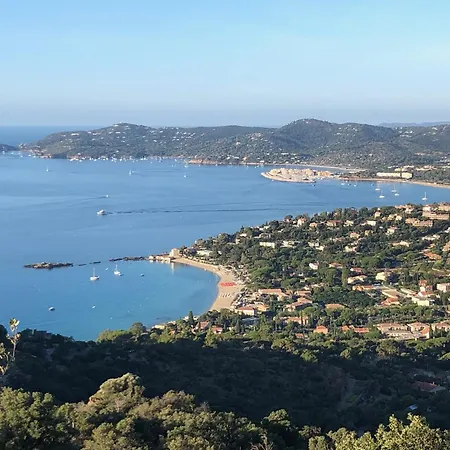 Le Lavandou, Rez De Jardin Dans Villa, 300 M Plages, Vue Mer, 5 Couchages Appartement