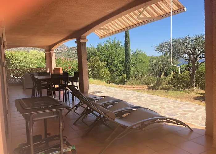 Apartment Le Lavandou, Rez De Jardin Dans Villa, 300 M Plages, Vue Mer, 5 Couchages *