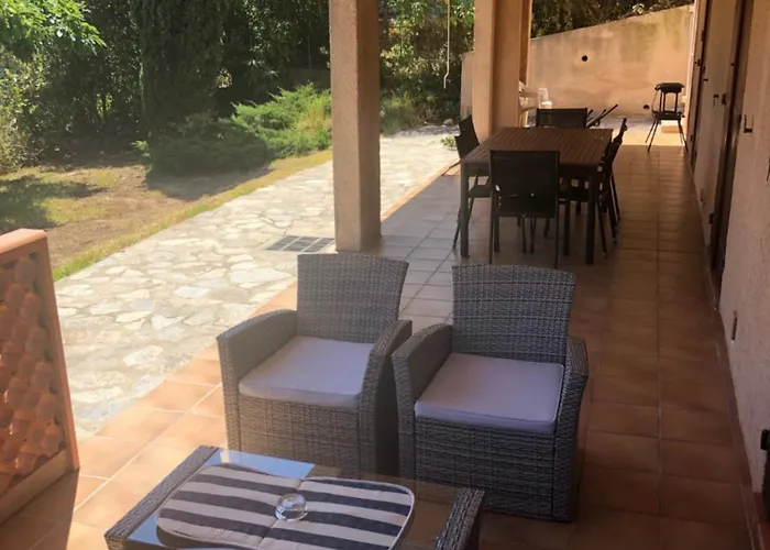 Le Lavandou, Rez De Jardin Dans Villa, 300 M Plages, Vue Mer, 5 Couchages *