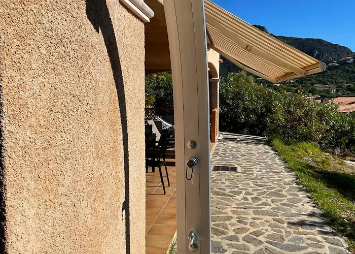 Le Lavandou, Rez De Jardin Dans Villa, 300 M Plages, Vue Mer, 5 Couchages Apartment