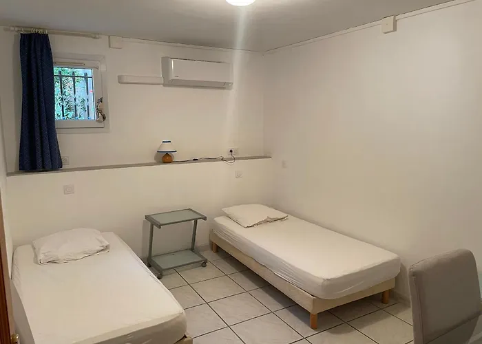 Le Lavandou, Rez De Jardin Dans Villa, 300 M Plages, Vue Mer, 5 Couchages * Le Lavandou