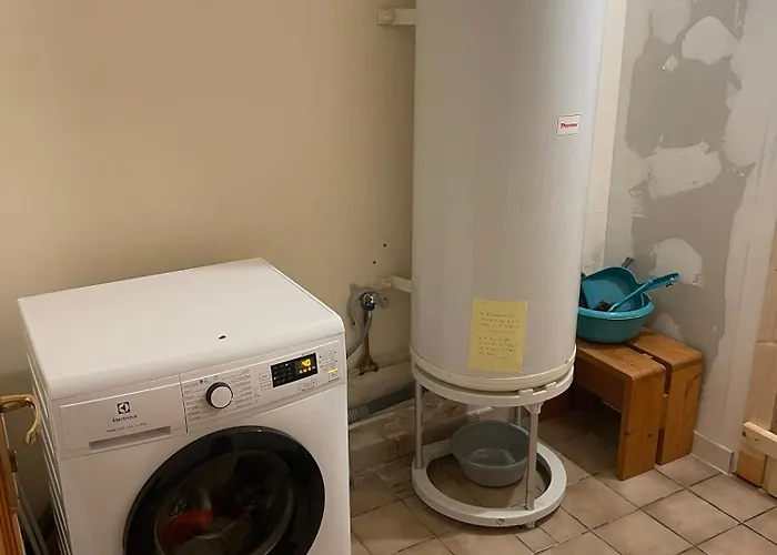 Le Lavandou, Rez De Jardin Dans Villa, 300 M Plages, Vue Mer, 5 Couchages * Le Lavandou