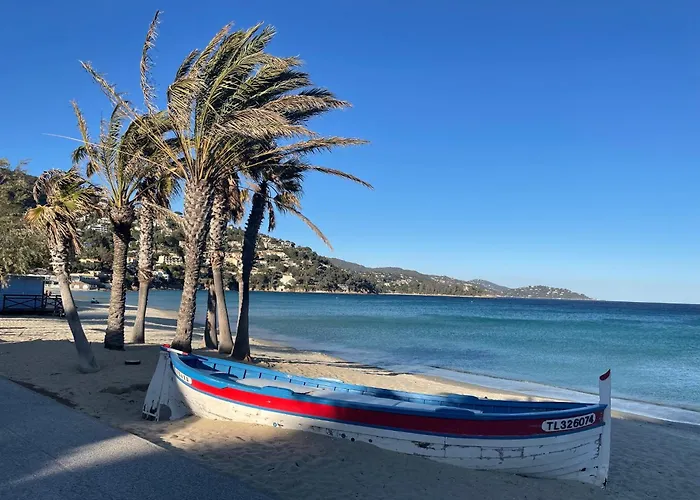 Le Lavandou, Rez De Jardin Dans Villa, 300 M Plages, Vue Mer, 5 Couchages * Le Lavandou