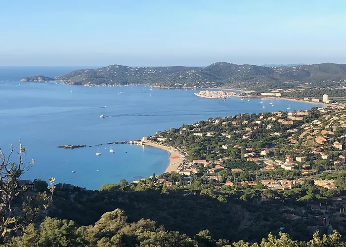 Le Lavandou, Rez De Jardin Dans Villa, 300 M Plages, Vue Mer, 5 Couchages Apartment